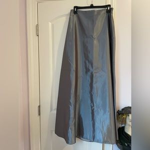 3/$10 🌹 EC iridescent long skirt 10 Offers welcomed! Big Bundles save more!